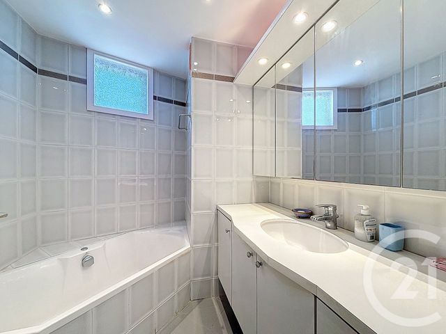 Appartement T4 à louer - 3 pièces - 76.27 m2 - CANNES LA BOCCA - 06 - PROVENCE-ALPES-COTE-D-AZUR - Century 21 Immobilier Service