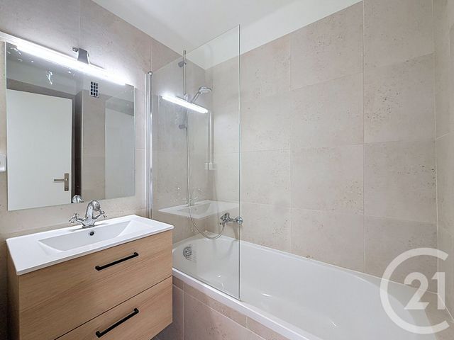 Appartement F4 à louer - 4 pièces - 65.1 m2 - LE CANNET - 06 - PROVENCE-ALPES-COTE-D-AZUR - Century 21 Immobilier Service
