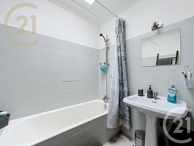 Appartement F4 à vendre - 4 pièces - 75.9 m2 - LE CANNET - 06 - PROVENCE-ALPES-COTE-D-AZUR - Century 21 Immobilier Service