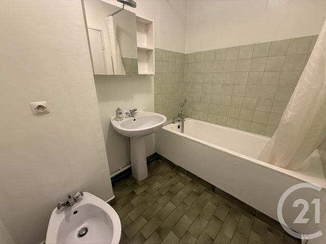 Appartement F2 à louer - 2 pièces - 51.75 m2 - CANNES LA BOCCA - 06 - PROVENCE-ALPES-COTE-D-AZUR - Century 21 Immobilier Service