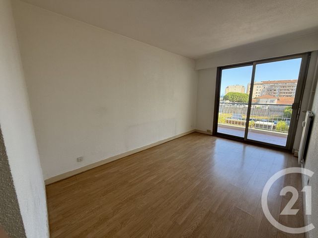 Appartement F2 à louer - 2 pièces - 51.75 m2 - CANNES LA BOCCA - 06 - PROVENCE-ALPES-COTE-D-AZUR - Century 21 Immobilier Service